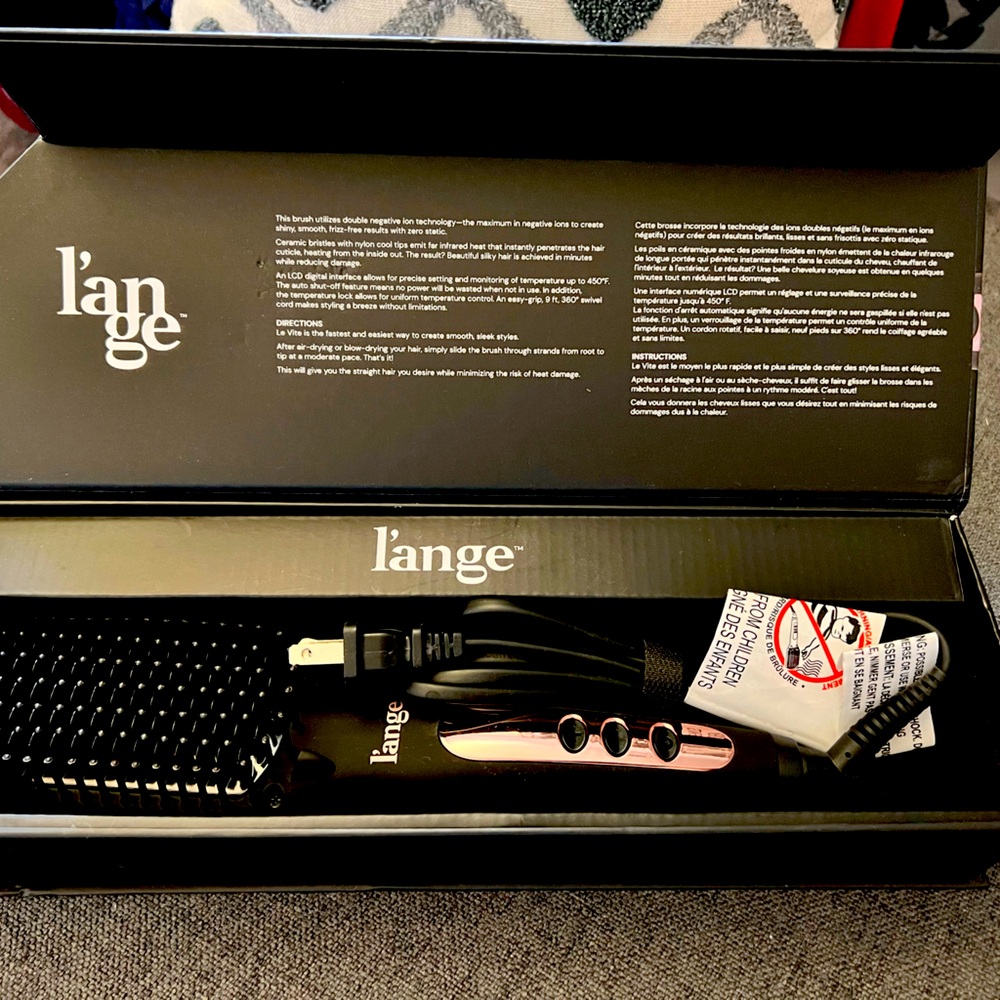 NWOT- Le Vite Ceramic Straightening Brush